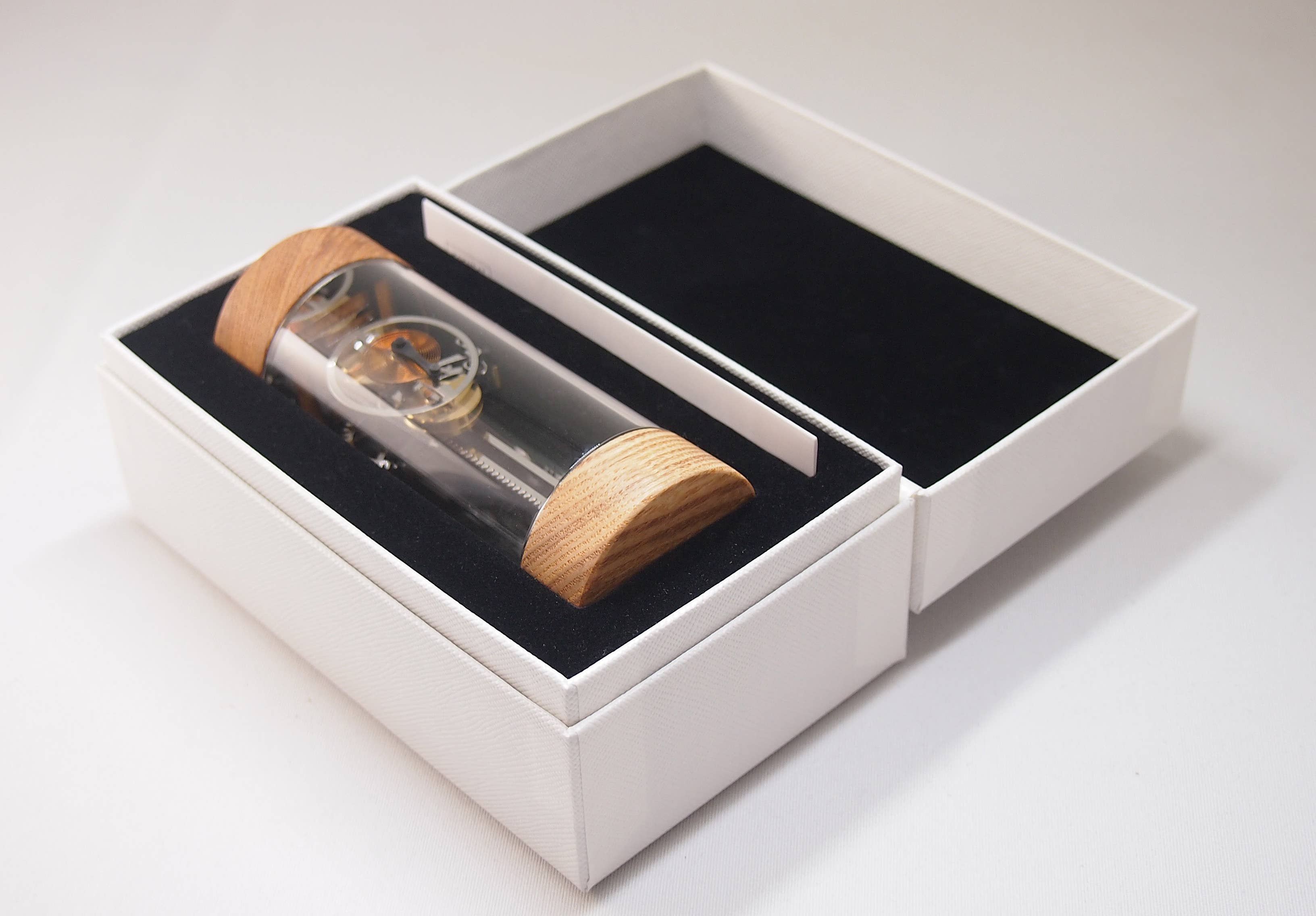 KOKUSAI DSP. - Venta al por mayor Artículo decorativo de mesa - Oscilloglass - Ake 5 minutos1