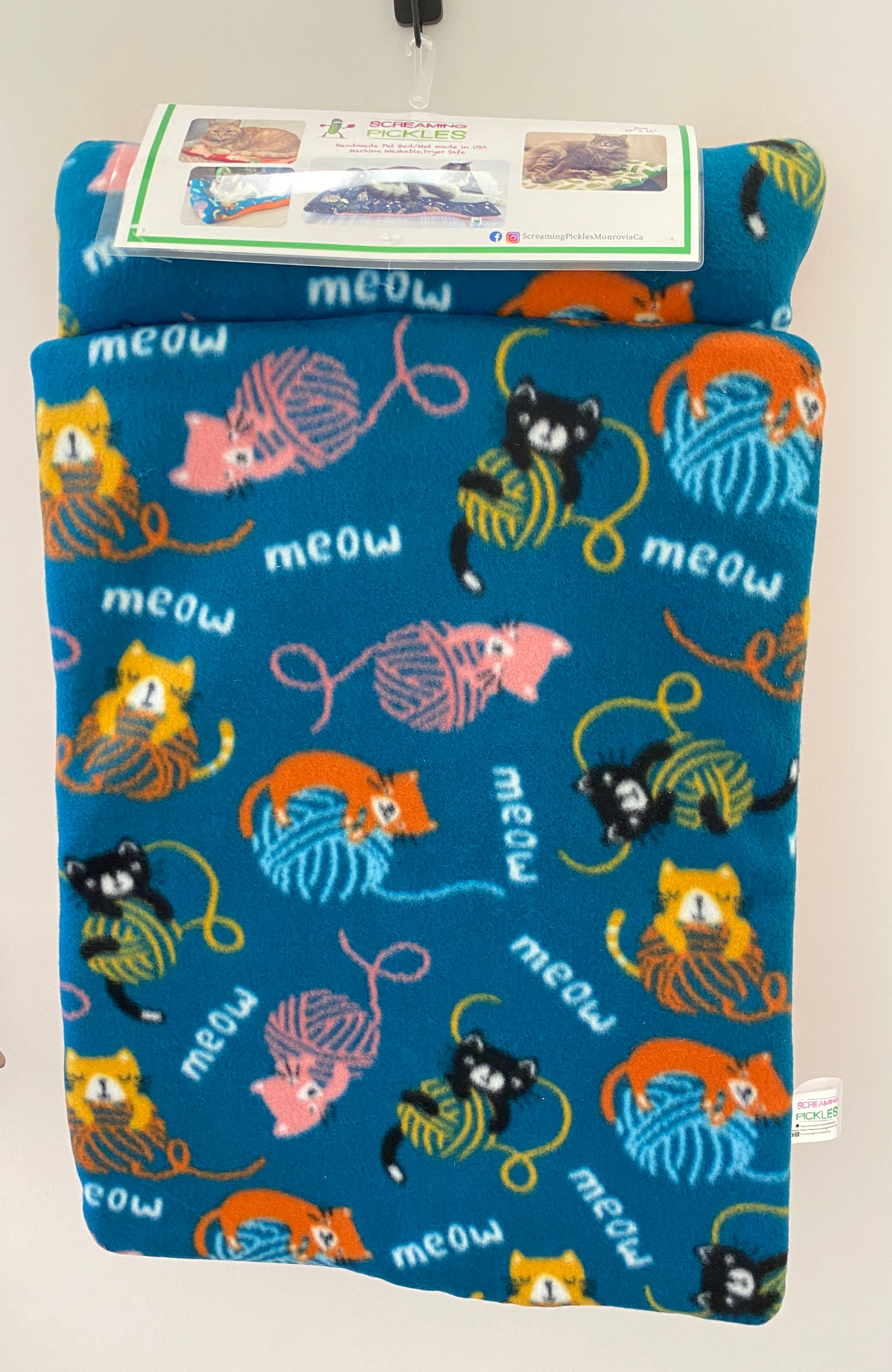 Screaming Pickles - Vente Lit – chat et chien - Lit/tapis pour animaux de compagnie fait main avec oreiller Kitty Meow7