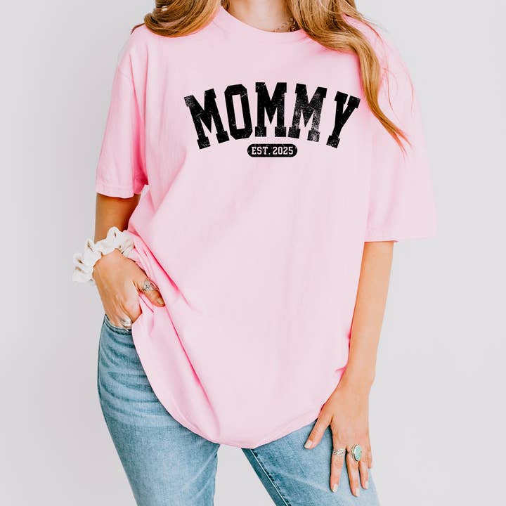 CVH DREAMY LTD – wholesale Screen printed t-shirt – Women′s – Mommy Est Year Shirt, Pregnancy Announcement Shirt1