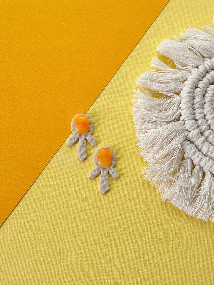 Spiky Stud in Orange Creamsicle | Boucles d'oreilles en pâte polymère pour la vente par Easy Peasy Cutters