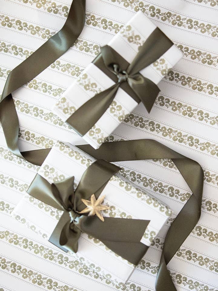 'Garland' wrapping paper roll for wholesale by Parcel Paper