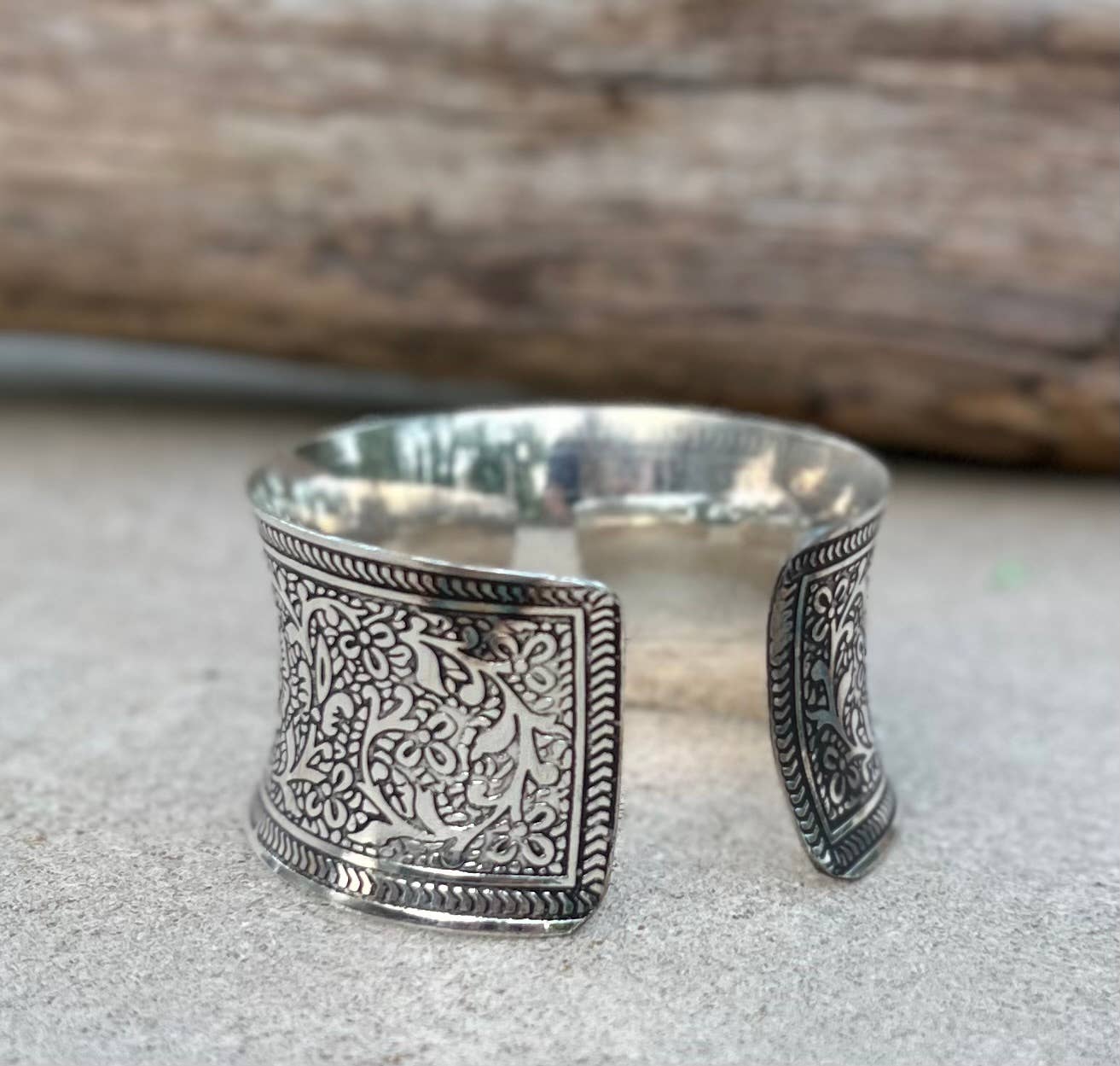 Lungta Imports - Vendita all'ingrosso Bracciale a polsino - Bracciale a polsino artigianale in ottone placcato argento con design vintage boho etnico4