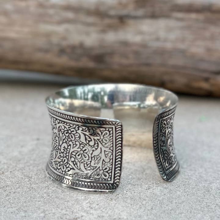 Lungta Imports - Vendita all'ingrosso Bracciale a polsino - Bracciale a polsino artigianale in ottone placcato argento con design vintage boho etnico4