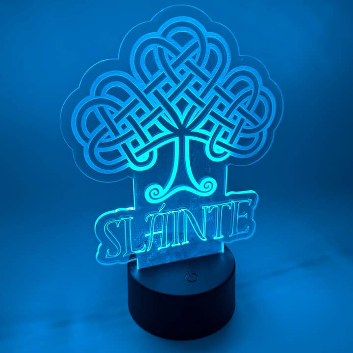 Lámpara LED Slainte | Luz irlandesa y escocesa «Cheers» & Health Light para venta al por mayor de The 308 Collective