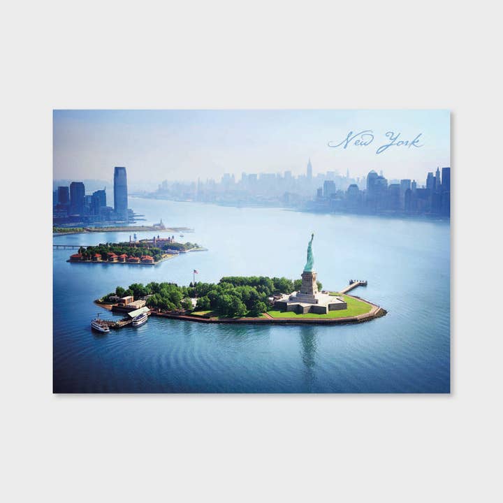 NYC Postkarte - Luftaufnahme der Freiheitsstatue - 50 Stk. für den Großhandel von Blu Ink Press, Inc.