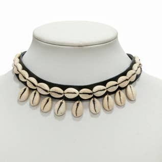 Hängande Cowry Enkelradig Läderchoker för wholesale av FOREIGN BAZAAR