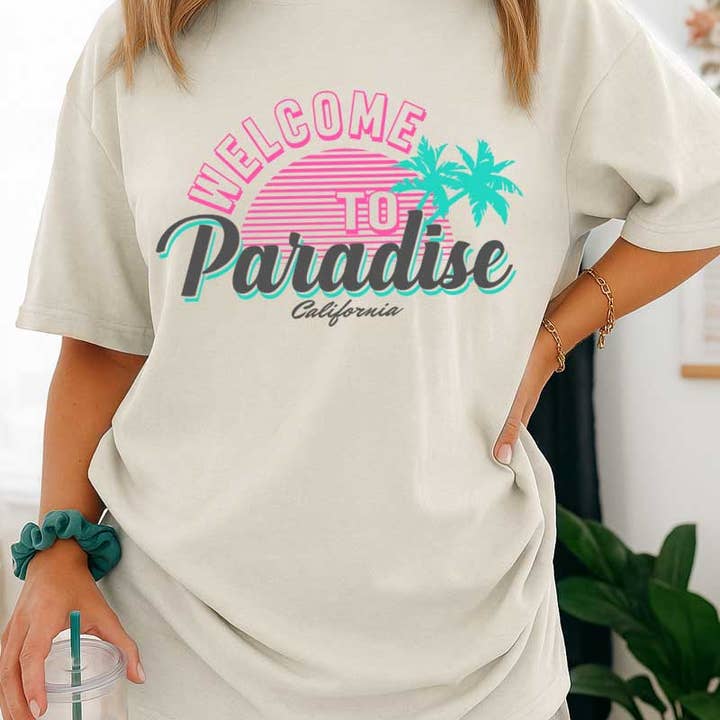 T-shirt oversize rétro palmier Paradise California pour la vente par Art by Forgrand