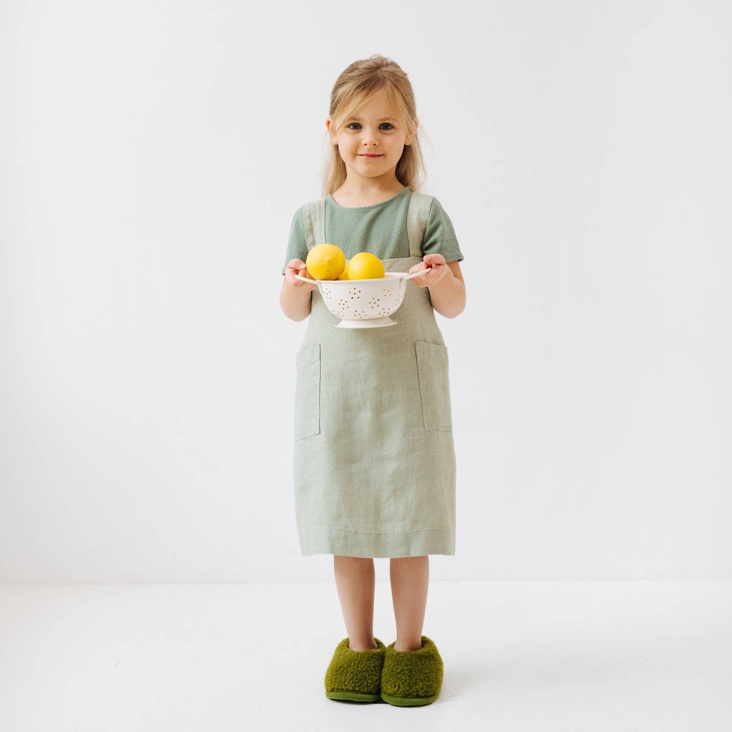 Linen Tales (We cover U.S. import duties) - Wholesale Apron - Kids - Kids Linen Pinafore Apron in Various Colors9