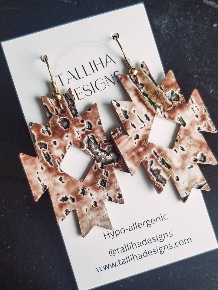 Pendientes aztecas de cuero genuino occidental Wildwood marrón claro para venta al por mayor de Talliha Designs