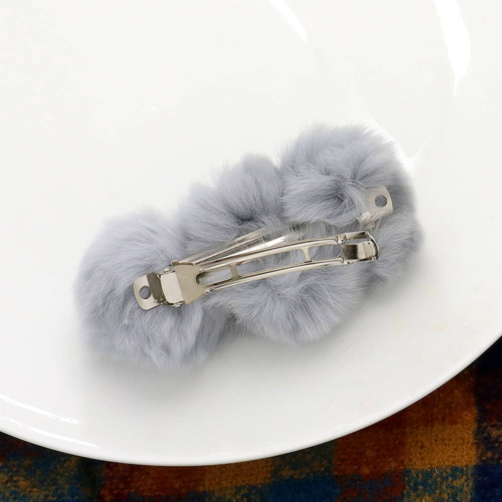 Sensibling Corp. - Vente Barrette – femme - Barrette à trois pompons en fausse fourrure1