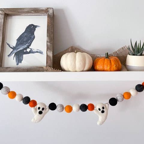 Halloween Ghost - felt pom pom garland for wholesale by AKUKU