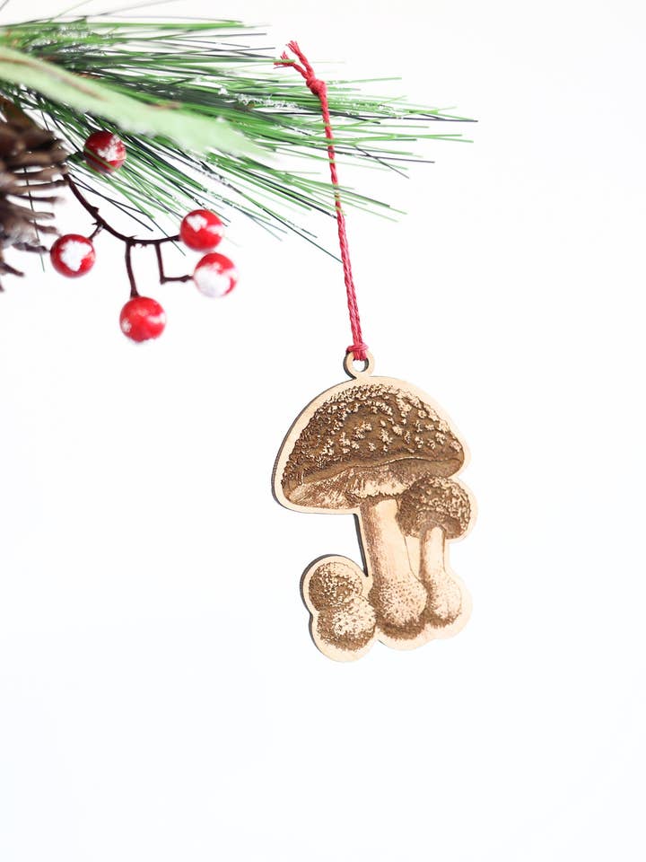 Träsvamp julprydnad för wholesale av Highland Ridge | Handmade Home Decor