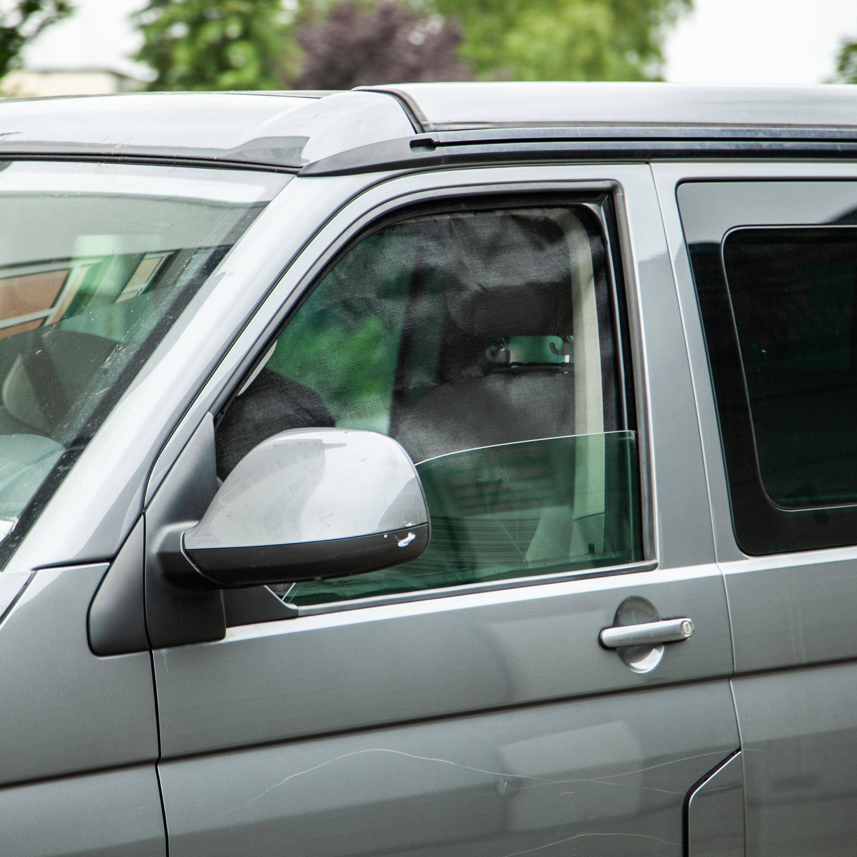 Mixcover GmbH – Engroshandel Insektsbekæmpelsesmiddel – 040 dele Højkvalitets myggenet kompatibelt med VW T5 T6 T6.1 California - nem installation og pålidelig beskyttelse mod myg1