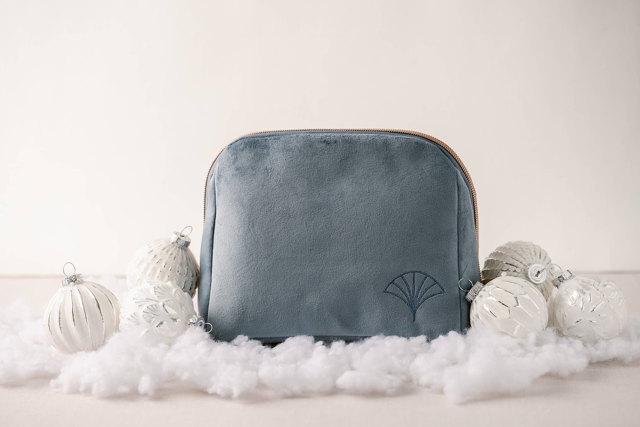 The Esty & Co® - Wholesale Makeup/Cosmetic Bag - Christmas Velvet Bag • Spa Gift • Cosmetics • Travel4