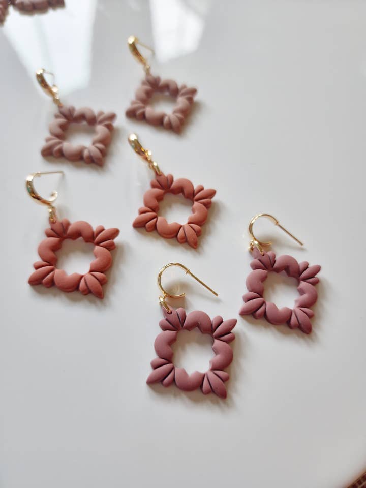 Staples d'automne Lana Dangles pour la vente par Marbled Maven