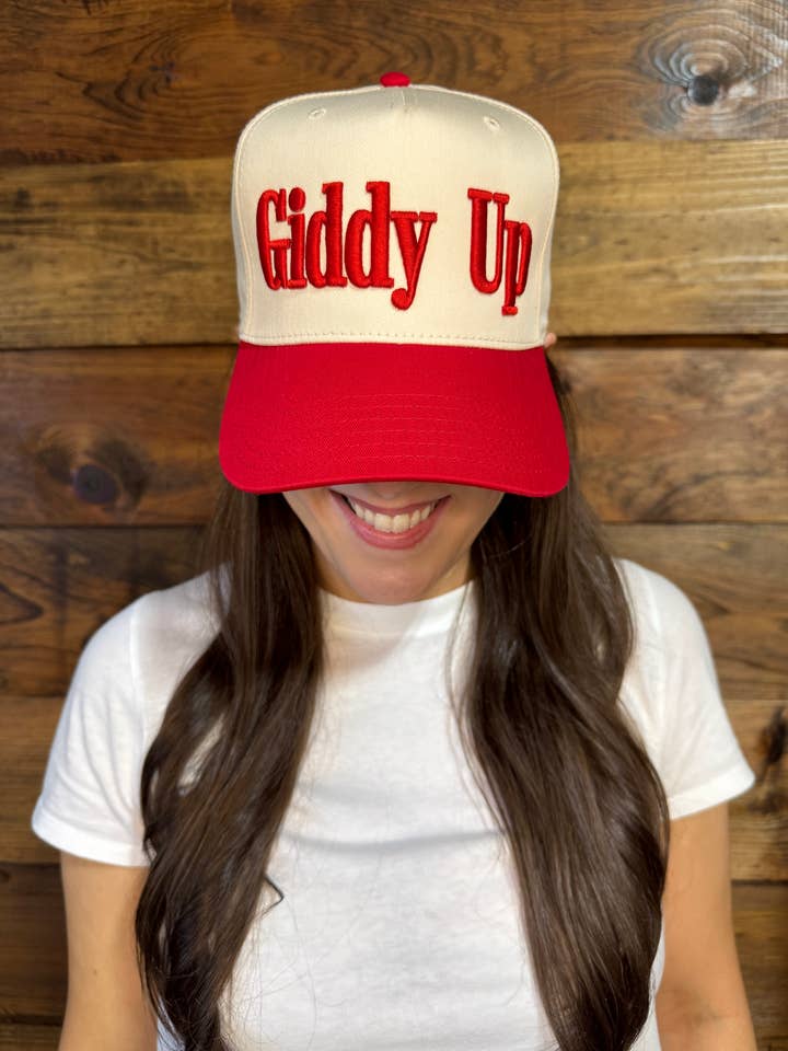 Casquette Trucker Brodée Giddy Up Puff pour la vente par SOUTHERN FRIED DESIGN BARN