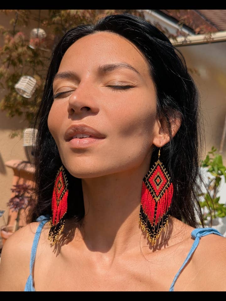 Orecchini etnici fatti a mano con perline Miyuki - VIRGEN per la vendita all'ingrosso da parte di Agua del Río