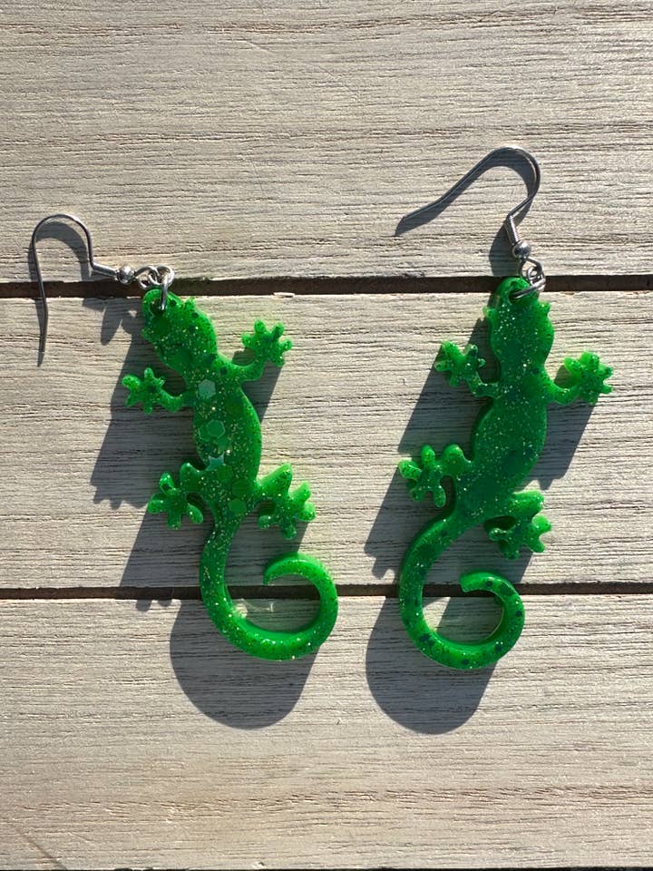 Brincos Pendentes de Resina com Purpurina Gecko por atacado de Black Martha Crafts