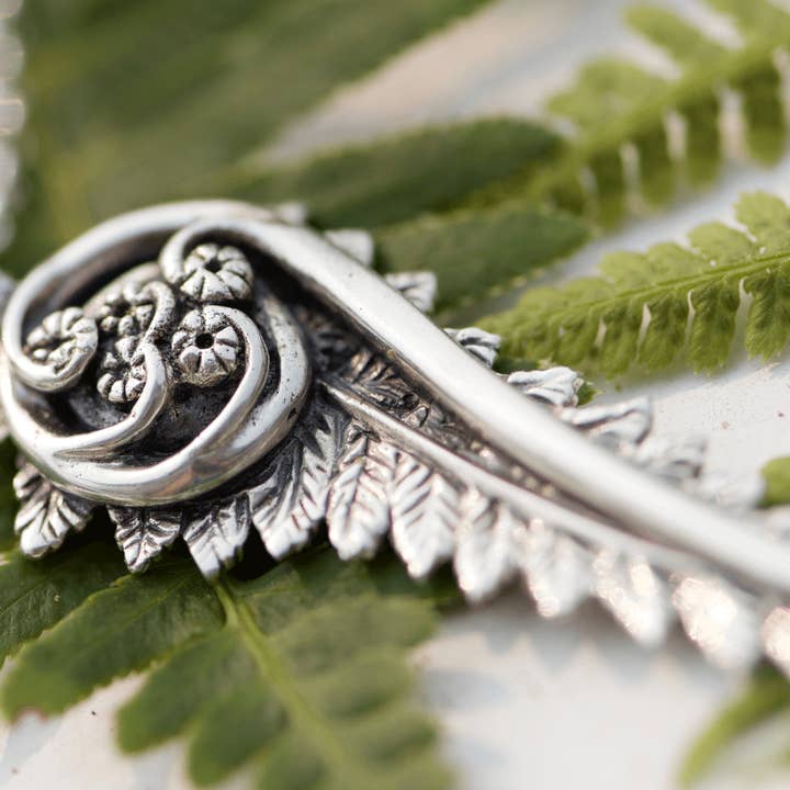 Justine Brooks Design – wholesale Artificial plant – Fiddlehead Fern Pendant