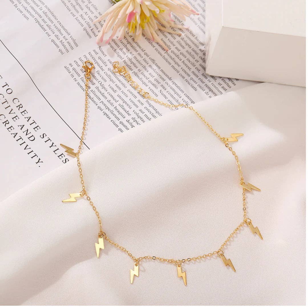 EAST INDIA IMPORTS - Venta al por mayor Collares con colgantes/abalorios - Collar con colgante de rayo en tono dorado3