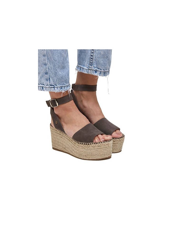 La Valeta Espadrilles-Ibera Factory Shoes slu - Wholesale Lifestyle Sneakers - Women's - Katia Colina | Espadrilles with Jute Sole3