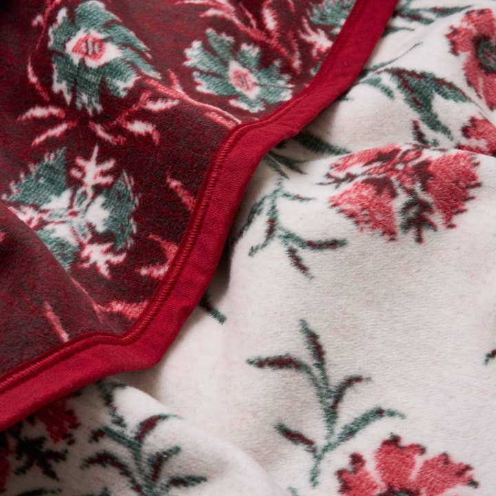 ChappyWrap - Wholesale Throw Blanket - Merry Motif Blanket8