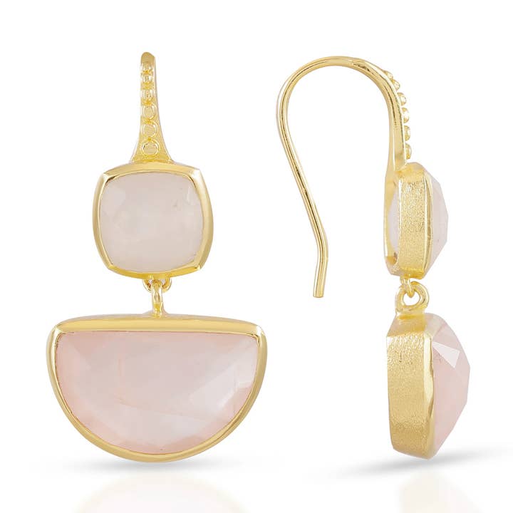 Boucles d'oreilles Charis Halfmoon Double Gemstone Pierre de lune et quartz rose
Boucles d'oreilles Charis Halfmoon Double Gemstone Calcédoine bleue et jade bleu
Boucles d'oreilles Charis Halfmoon Double Gemstone Calcédoine bleue et jade bleu avec boîte cadeau pour la vente par AZUNI London