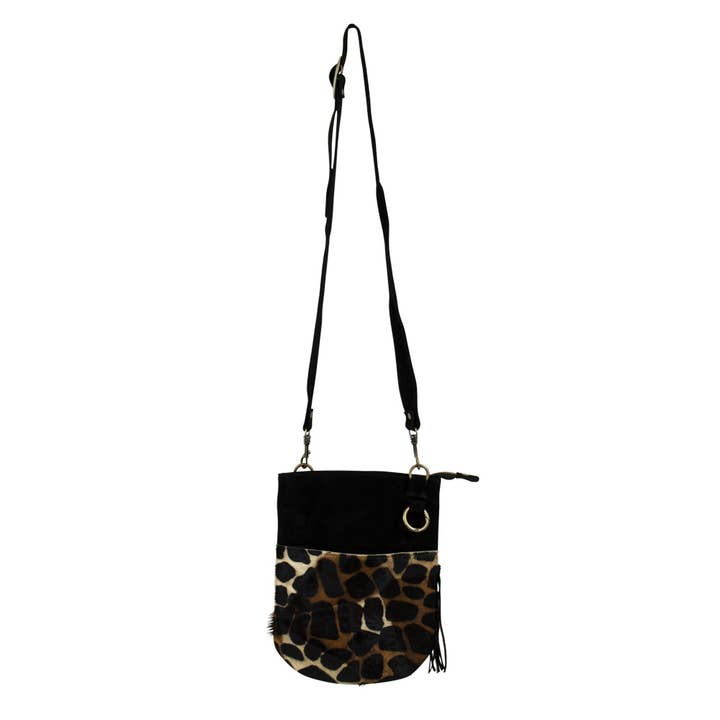 Schwarze runde Umhängetasche mit Giraffenmotiv für den Großhandel von Mars & More - Brand of B Living