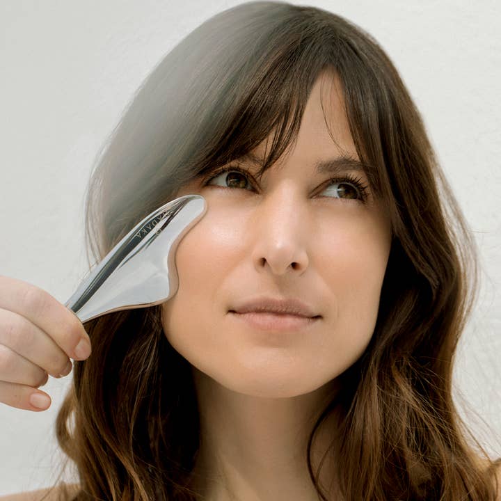 Beauty D - Wholesale Gua Sha Tool - Hadaka Sōleil Solar Powered Microcurrent Gua Sha Sculptor5