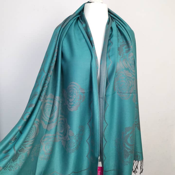Bufanda o chal de pashmina reversible supersuave, rosas 188 y otras tendencias de Resultados para mantones al por mayor. Devoluciones gratuitas y condiciones de pago a 60 días en Faire en Faire.