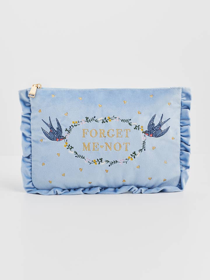 Pochette Brodée en Velours Bleu Myosotis pour la vente par Fable England