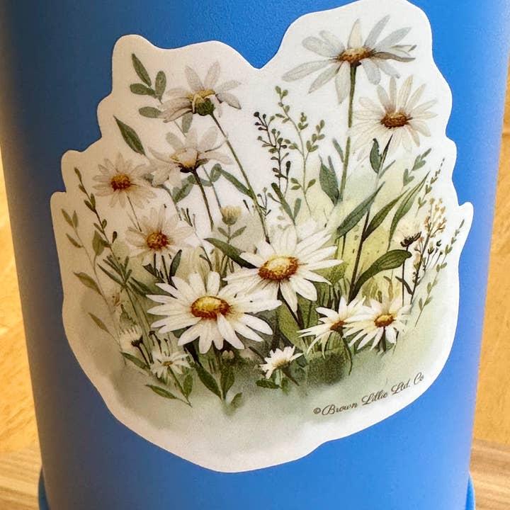 Brown Lillie – Engroshandel Klistermærke – Hvid tusindfryd: 3“ vandtæt vinylklistermærke | April Fødselsblomst