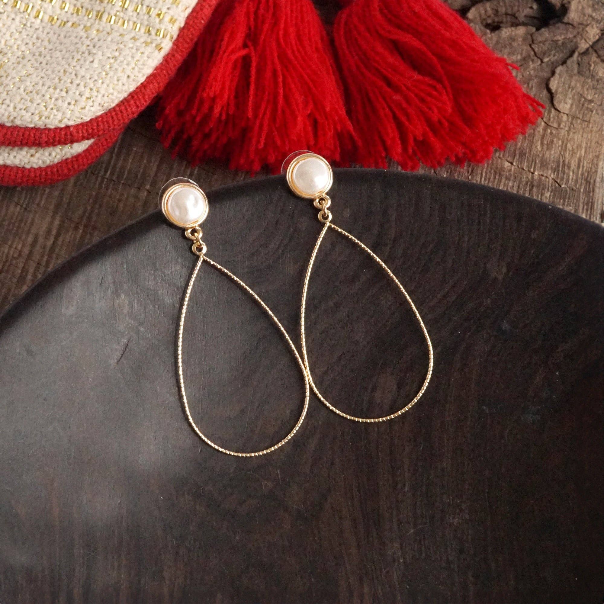 PennyLine inc - Wholesale Dangle Earrings - Teardrop with a pearl dangle earrings in gold4