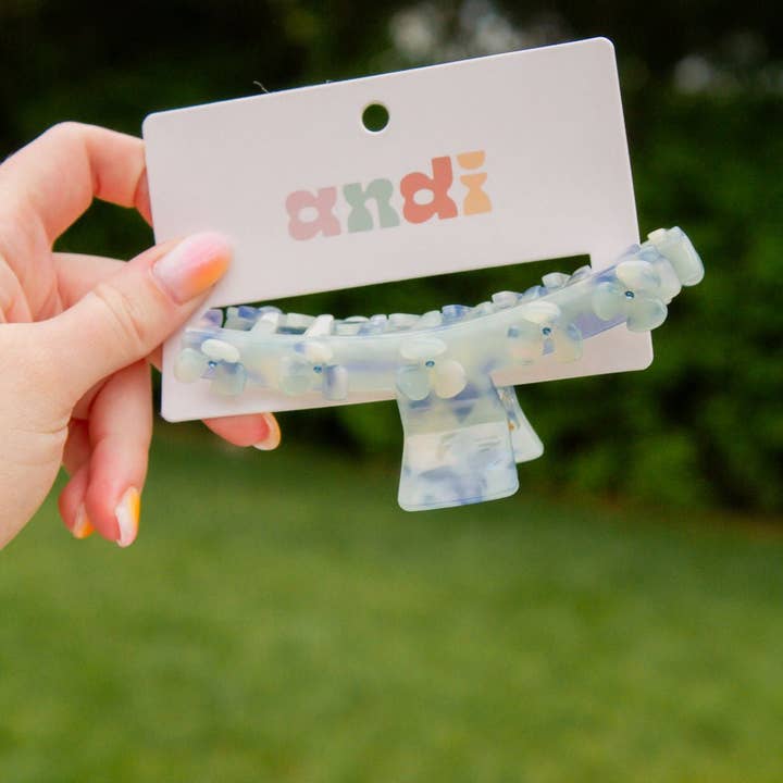 Shop ANDi - Wholesale Hair Clip - Women's - 3D Petals Claw Clip