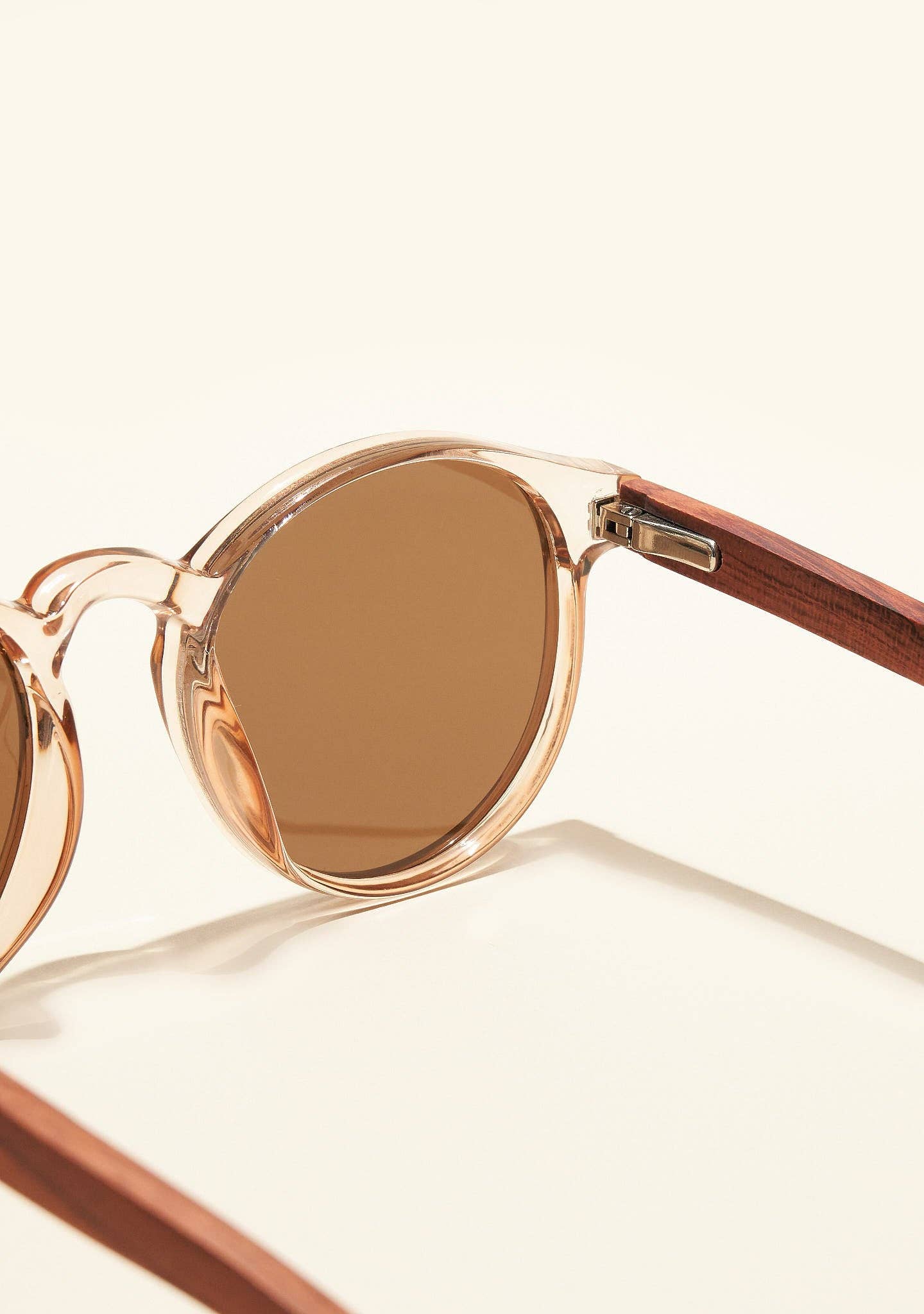 VEYAN - Wholesale Sunglasses - Women's - HANGER3