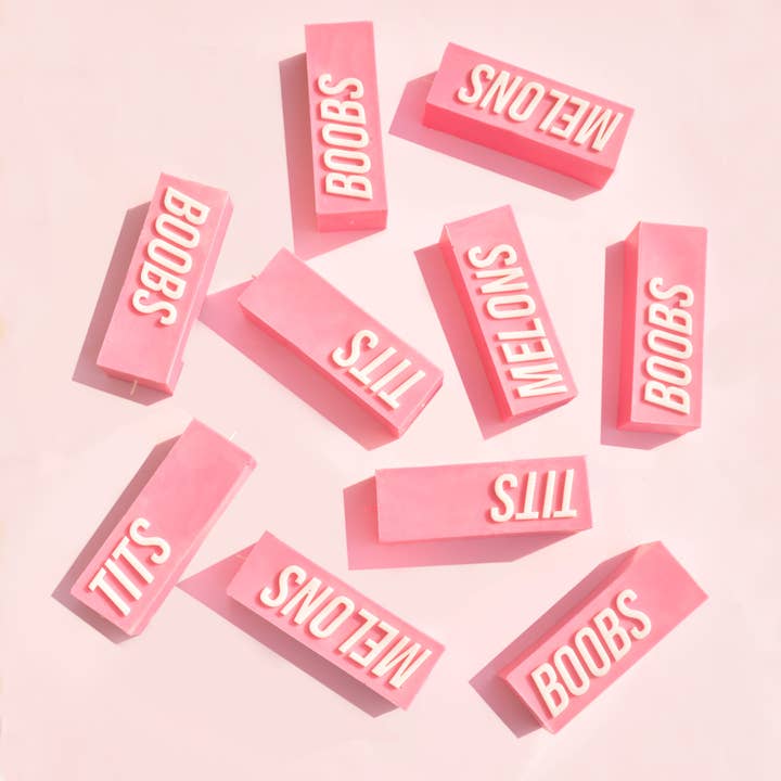 Flamingo Candles - Wholesale Zuilkaars - Roze lint MELONS Slogan Blok Pijler Kaars1