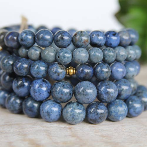 Bracelets énergétiques en pierre naturelle bleu marine, 1 étui (12 pièces) pour la vente par Eve and Grace Designs