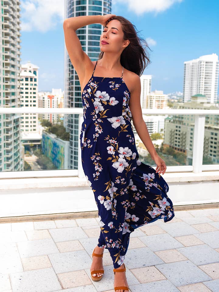 Maxi abito floreale estivo senza schienale per la vendita all'ingrosso da parte di Peony Alley