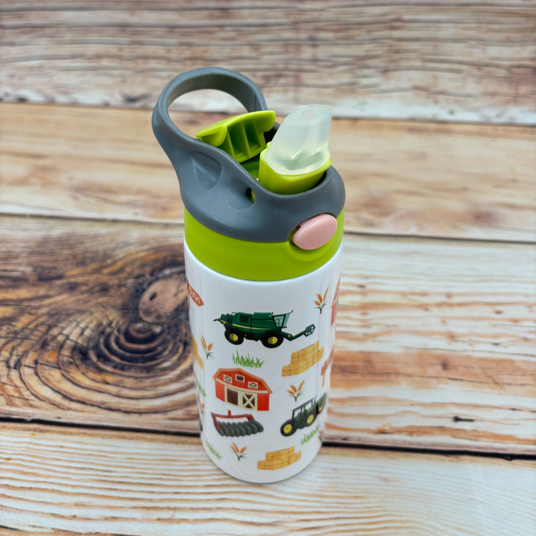 Sage & Soil - Vendita all'ingrosso Bicchiere/tazza - Bambini e neonati - Bicchiere con cannuccia isolato per bambini con trattore verde da fattoria3