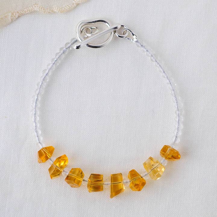 Bracelet en perles de citrine dorée et de quartz – Bijou artisanal ensoleillé avec fermoir en argentium. pour la vente par LoveGem Studio LLC