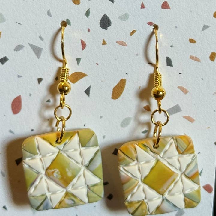 Brincos Acolchoados Verde Marmoreado & Creme por atacado de Duke & Fox