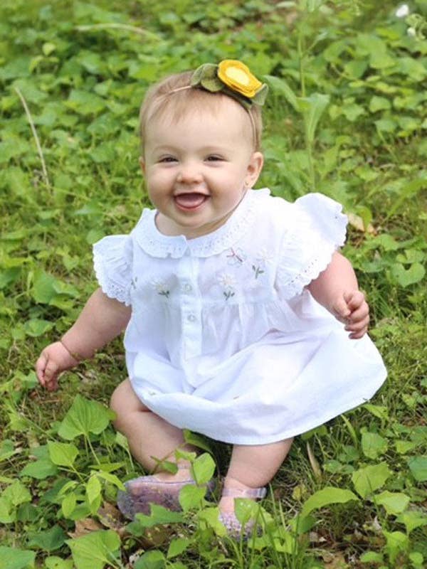 Robe en coton blanche Lucy, brodée pour la vente par Jacaranda Living