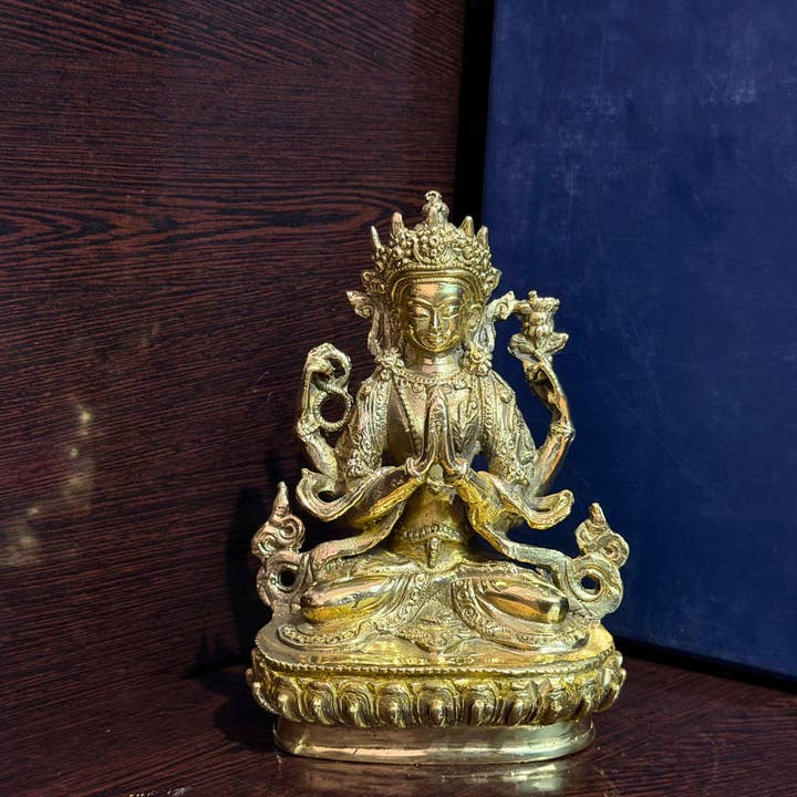 Estatua de Latón de Avalokiteshvara (Chenrezig) Hecha a Mano – Deidad Budista Tibetana de la Compasión | Hecho a Mano en Nepal para venta al por mayor de NadaYoga