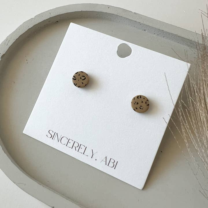 Mini Basic Studs, Leopard and other Purchase Wholesale abbigliamento basic. Free Returns & Net 60 Terms on Faire trending on Faire.