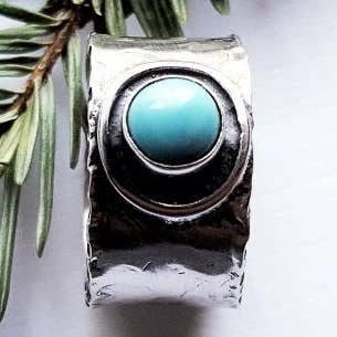Bague à bande large en argent sterling et turquoise pour la vente par Andewyn Moon