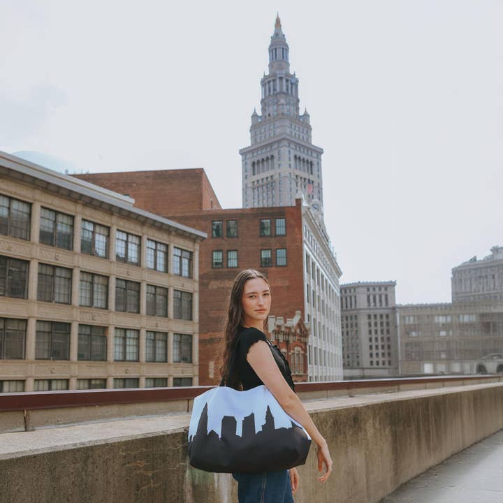 Anne Cate - Wholesale Tote bag – Women's - Findlay Ohio Campus Skyline Weekender Tote1