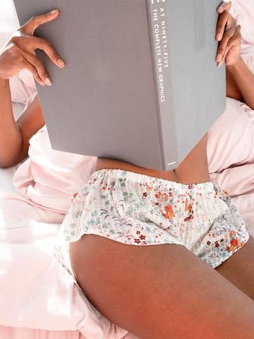 Culotte de couchage en coton Begonia pour la vente par Pauline Diep Sleepwear