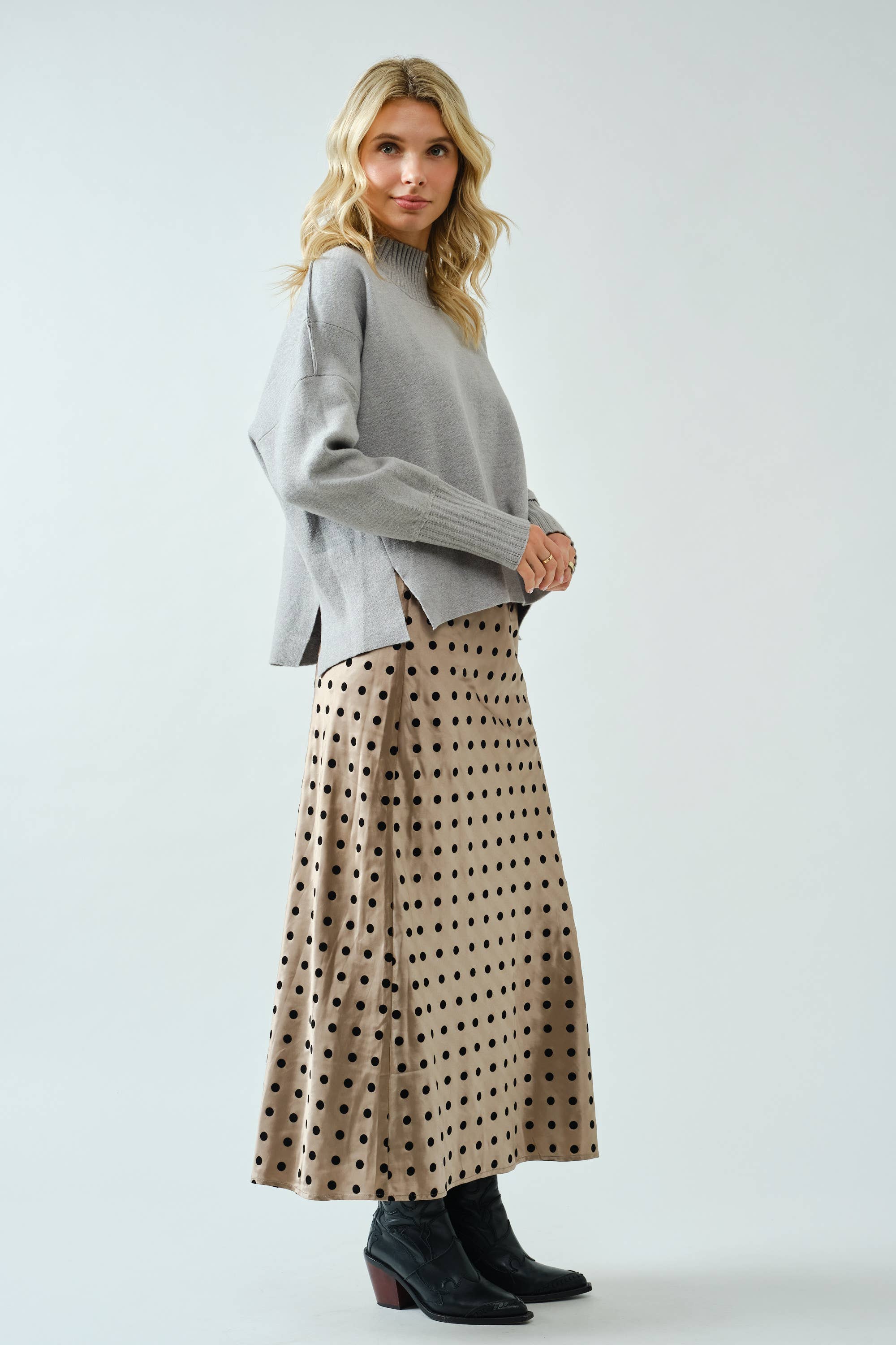 SPICE ALLEY – Saia - Mulher por atacado – SA10003S - Saia Midi de Cetim com Bolinhas10