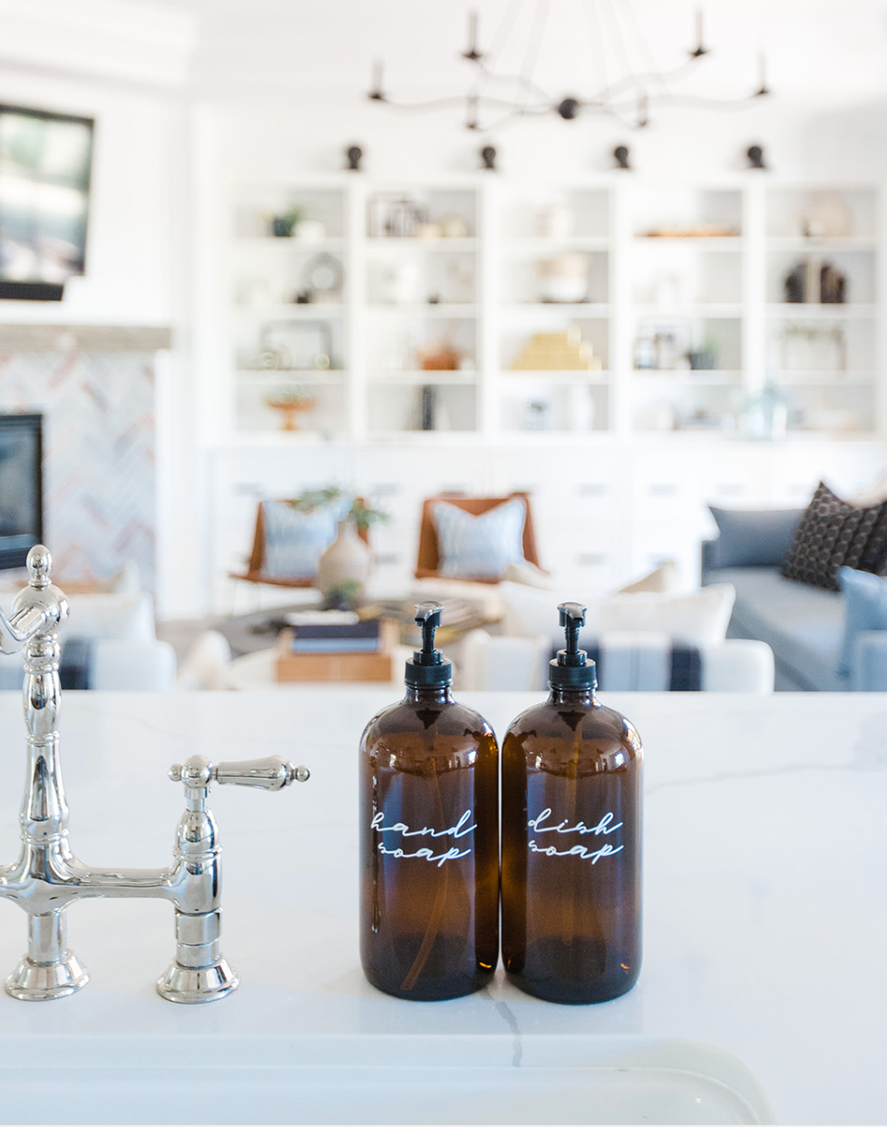 THELIFESTYLEDCO - Wholesale Soap Dispenser - Glass Amber Liquid Pumps7