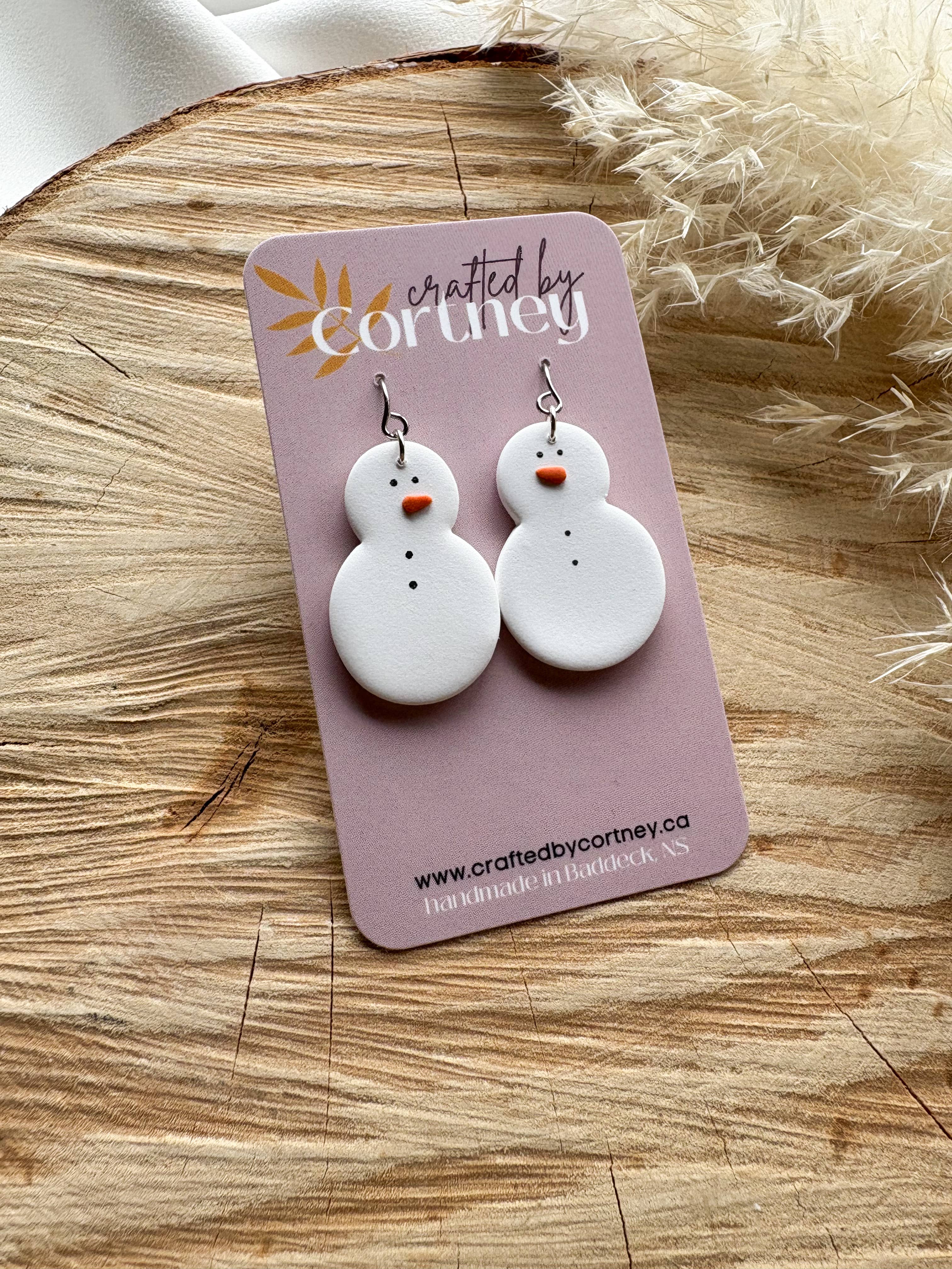 Crafted by Cortney - Venta al por mayor Pendientes colgantes - Pendientes colgantes con forma de muñeco de nieve1